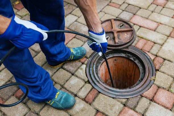 worker cleaning a clogged drainage with hydro jetting